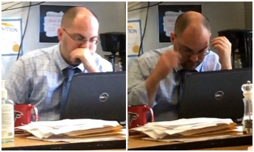 Momentul in care, tulburat de moartea lui Prince, un profesor american incepe sa planga in fata elevilor, la scoala. VIDEO