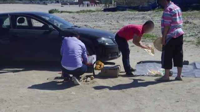 Trei tineri din Constanta, amendati pentru ca au facut un gratar chiar pe plaja. Cum au fost surprinsi