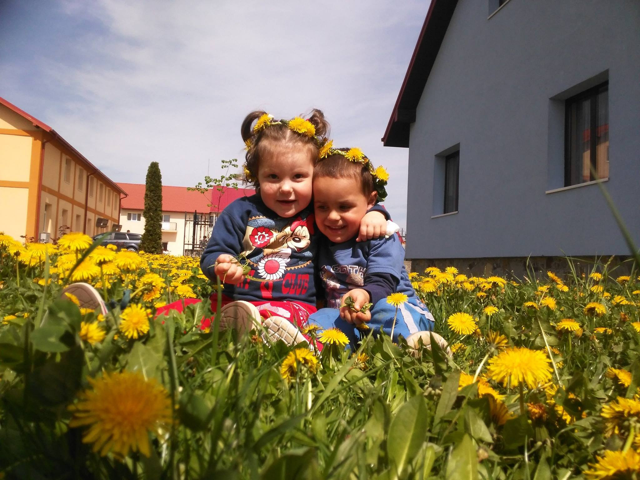 Manastirea unde calugarii si maicile sunt parinti pentru mai bine de 100 de copii. "Unii nu stiu sa primeasca o mangaiere"