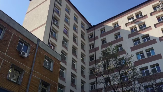 O fosta profesoara din Botosani a cazut de la etajul 6 al unui spital. Martorii spun ca nu a fost un accident