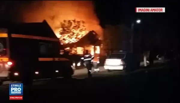Un barbat din Timis si-a injunghiat sotia, apoi a incendiat casa si si-a dat foc. Indiciul care arata ca a premeditat totul
