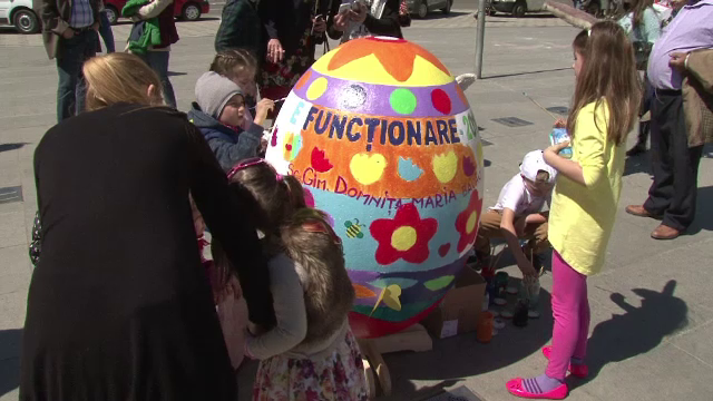 Un eveniment caritabil din Bacau a transformat copiii in artisti artizanali. Unde se vor duce banii stransi de ei