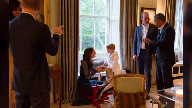 Momentul in care Barack Obama l-a intalnit pe printul George. Presedintele SUA e la ultima vizita oficiala in Marea Britanie