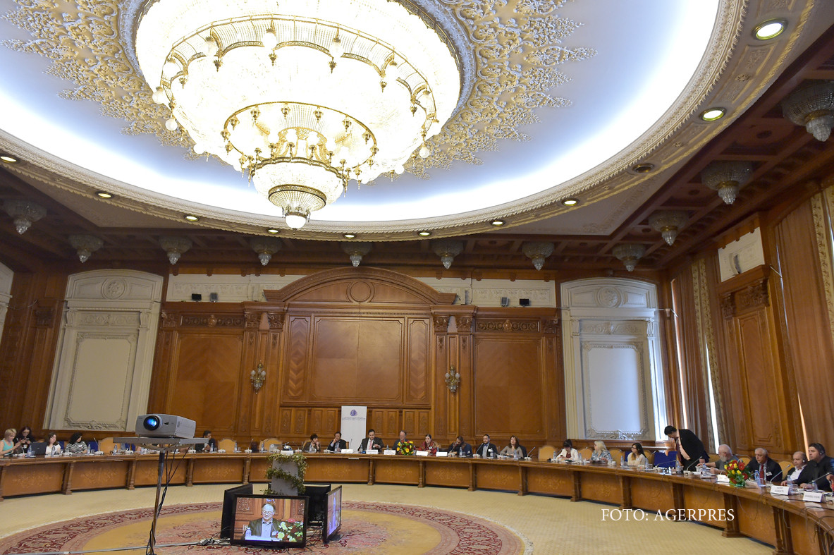 Se face lumina in Parlament. Camera Deputatilor vrea sa cumpere 14.000 de becuri