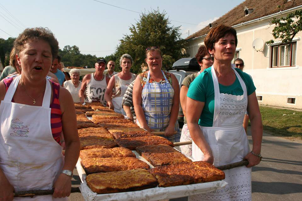 Sate parasite de localnici, dar cautate de turisti. Felurile de mancare traditionale ce i-au cucerit pe straini