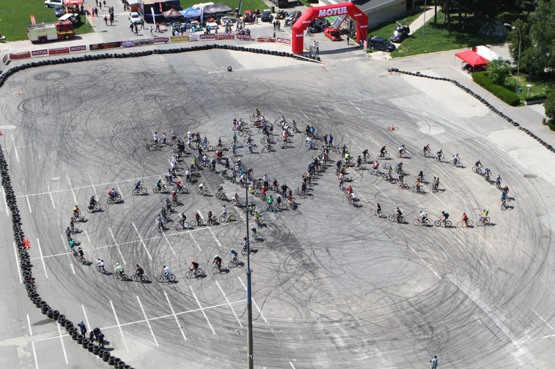 Mars al biciclistilor din Capitala pentru transportul alternativ. Din 100 de kilometri de piste au ramas doar PATRU