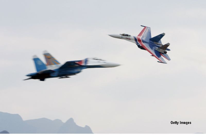 Un oficial american acuza ca un avion militar rus s-a apropiat periculos de un distrugator al Marinei SUA in Marea Neagra