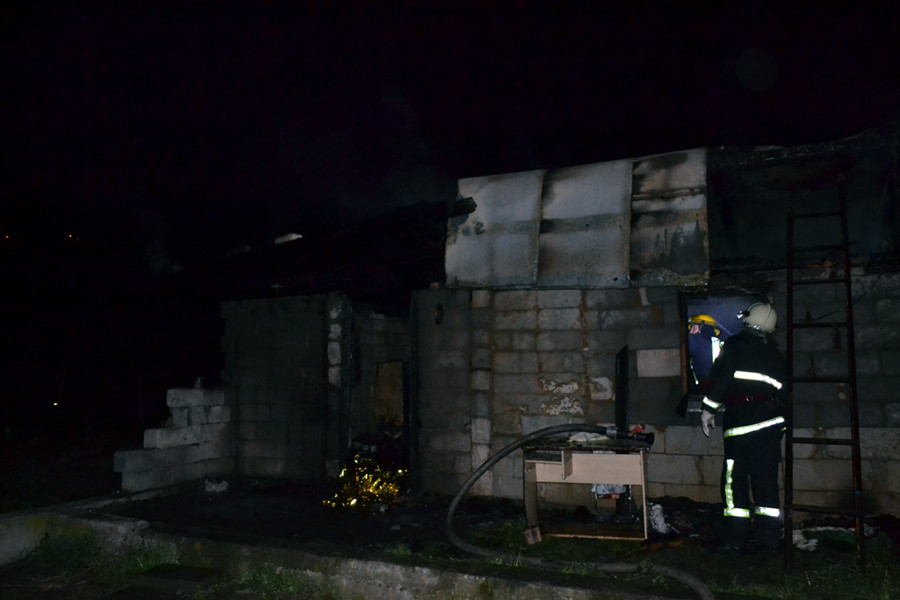 Doi soti au ars de vii sambata noapte in Suceava. De la ce a pornit incendiul