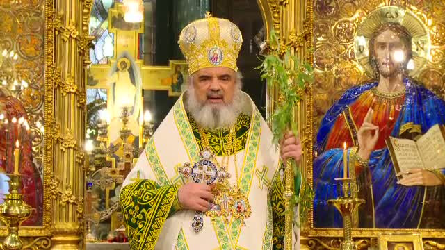 Zeci de mii de romani din toata tara au participat la procesiunile de Florii. Patriarhul Daniel le-a vorbit despre smerenie