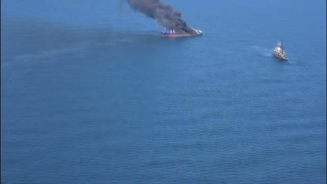 Un petrolier rus a luat foc in Marea Caspica. O persoana si-a pierdut viata in urma incediului