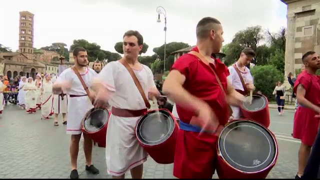 Roma, sarbatorita cu mare fast la aniversarea celor 2.769 de ani de existenta. 300.000 de turisti, prezenti la eveniment