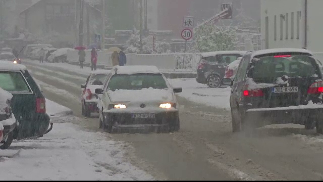 Tara din Europa lovita de o furtuna de zapada si ninsori consistente. Locuitorii au scos lopetile, iar traficul e de cosmar