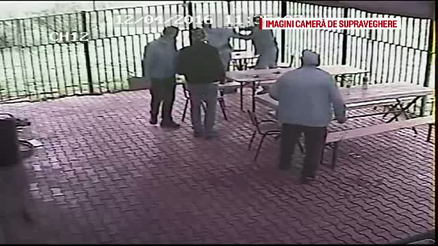 Doi barbati s-au luat la bataie pe terasa unui local din Dej. Cateva oi au reprezentat marul discordiei