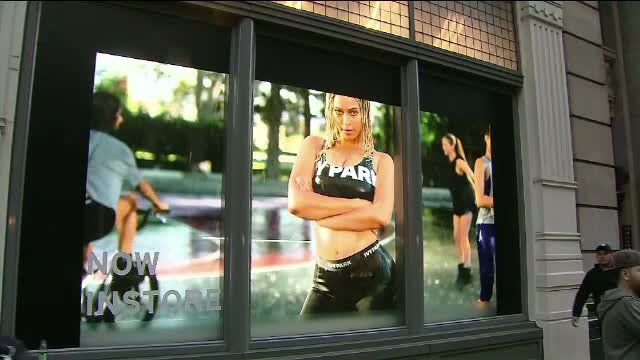 Un panou publicitar cu Beyonce a provocat un adevarat scandal intr-un cartier din New York. Motivul nemultumirilor