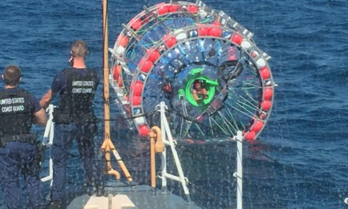 Un maratonist a fost salvat de Paza de Coasta, dupa ce a plecat pe ocean intr-o capsula de plastic. Unde voia sa ajunga