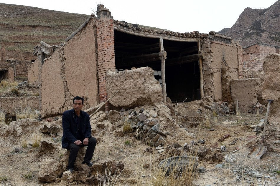 Barbatul care traieste de unul singur de 10 ani intr-un sat! Cum arata acum