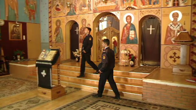Reguli "noi" pentru biserici in noaptea de Inviere. Ce risca preotii care nu respecta instructiunile trasate de ISU