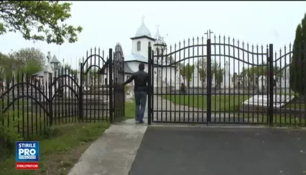 Scandal in cimitir, dupa ce au gasit alta persoana in locul rudei decedate. Reactia preotului: Scroafo, ma iei la rost?