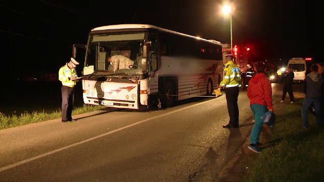 Accident in Timis: o masina a intrat pe contrasens si a lovit un autocar cu 29 de oameni. Autoritatile au activat PLANUL ROSU