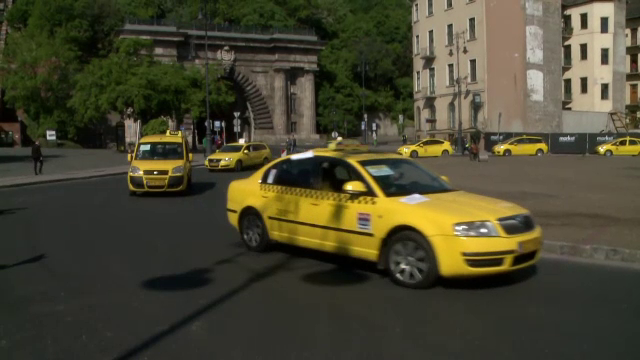 Sute de taximetristi au protestat la Budapesta impotriva Uber. Care sunt nemultumirile soferilor