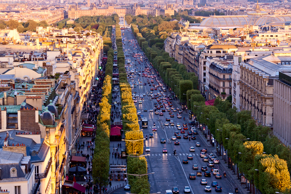 Francezii inchid celebrul bulevard Champs-Elysees. Prolema grava care i-a facut sa recurga la aceasta masura