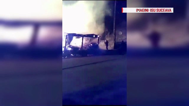 Incendiu violent in Putna. O casa si patru anexe au fost mistuite de flacari, iar pompierii au intervenit cu 7 autospeciale