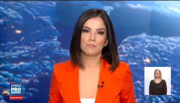 Palatul Culturii din Iasi si-a redeschis portile, dupa 8 ani. Mii de oameni au stat la coada sa vada salile fastuoase