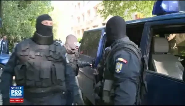 Barbatul din spatele povestii care a ingrozit Romania a fost prins. Vecinii au dat alerta dupa ce l-au vazut la Stirile ProTV