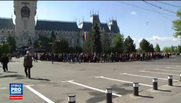 Palatul Culturii din Iasi si-a redeschis portile, dupa 8 ani. Peste 7000 de oameni au vizitat in prima zi salile fastuoase