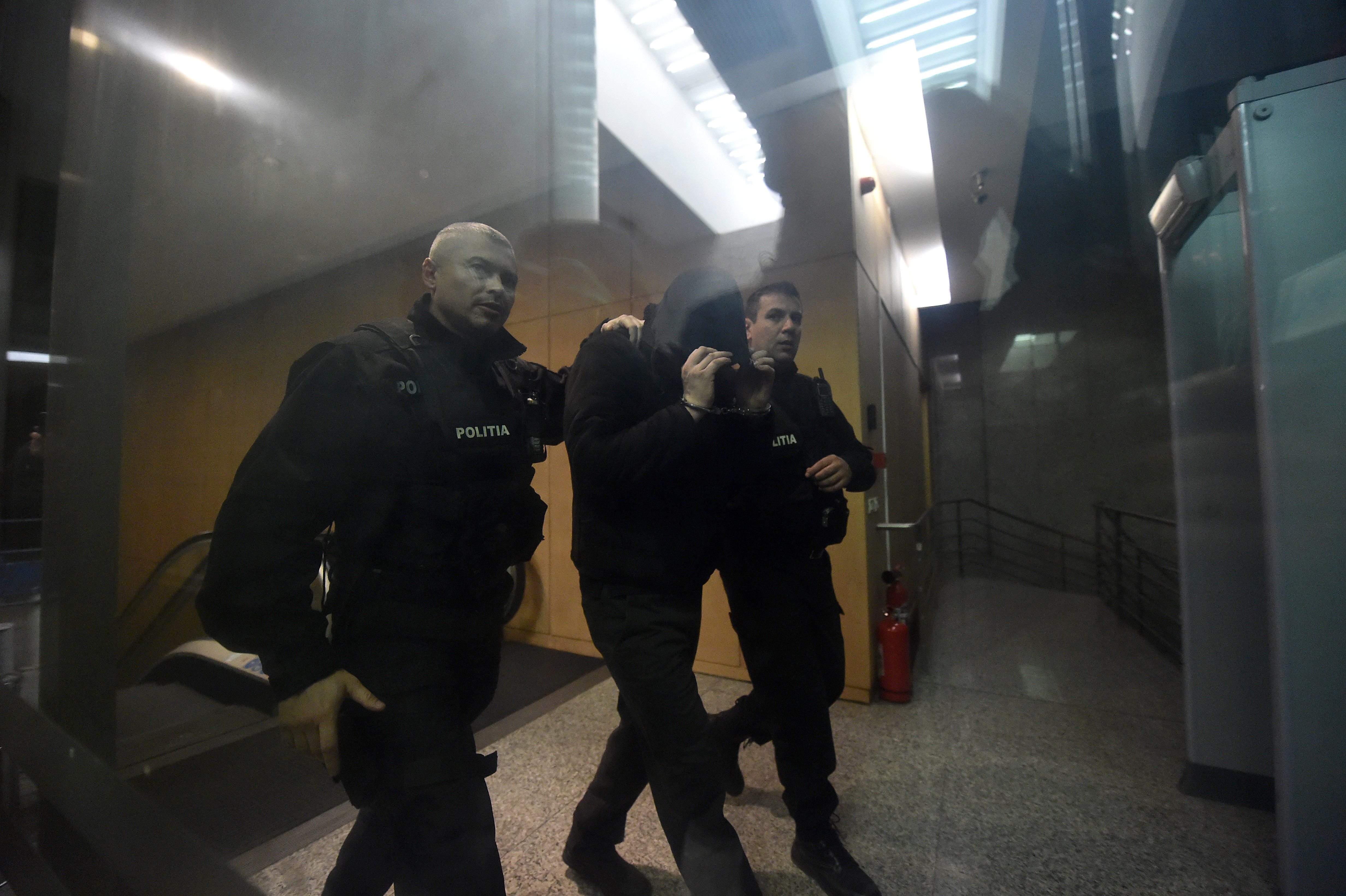 Ghidul SRI pentru romani in cazul unui atac armat cu bomba. Ce reactii au tinerii sfatuiti sa fuga dupa un atentat terorist