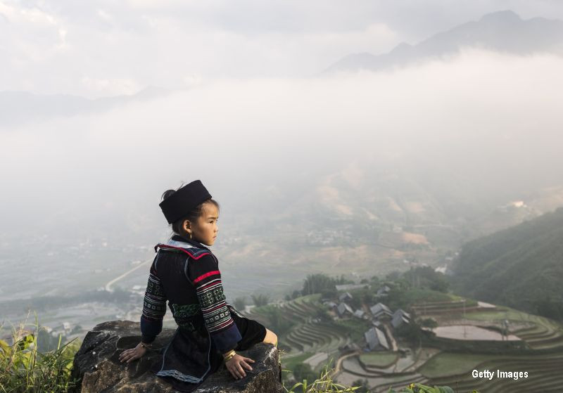 Fete de doar 13 ani, vandute pe 3.000 de dolari ca mirese in China. Motivul pentru care barbatii recurg la astfel de practici