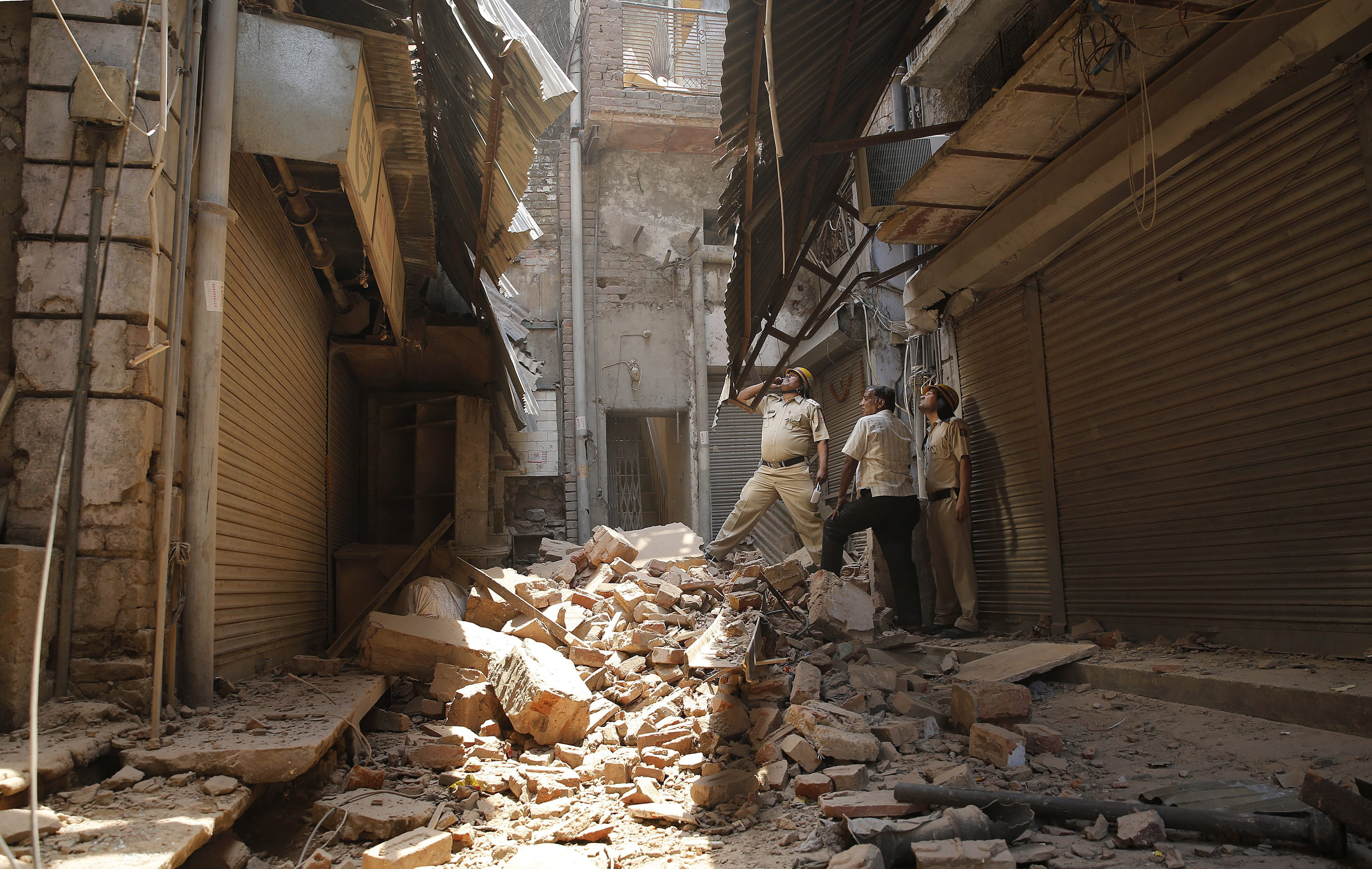 cladire prabusita India- Agerpres