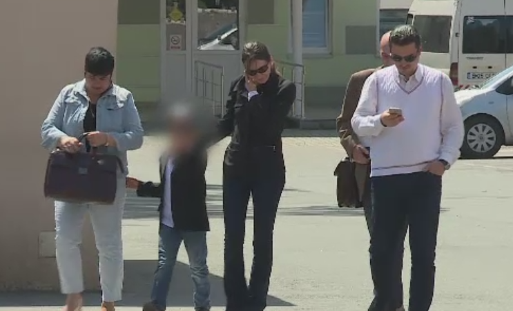 Ana Maria Nedelcu s-a prezentat cu baiatul ei la Protectia Copilului. Cand afla daca va fi extradata in Canada
