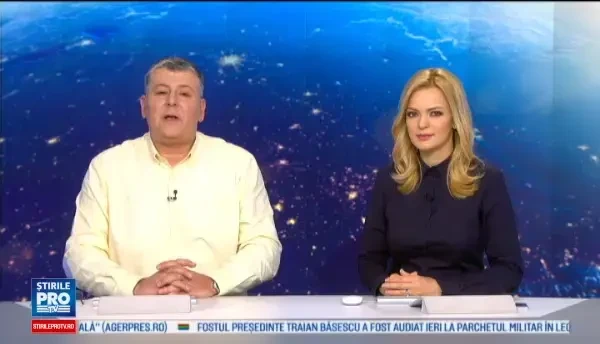 Momentul in care un avion se prabuseste pe o sosea, surprins de o camera de filmare. Martor: Am vazut cum usa se deschide