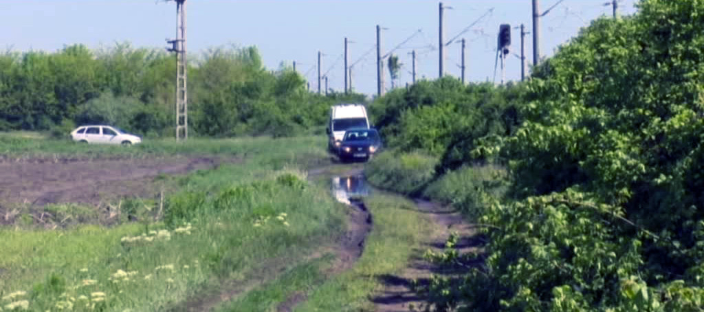 Cadavrul unui bucurestean a fost gasit pe un camp din Vrancea, langa o masina cu motorul pornit. Politia a inceput o ancheta