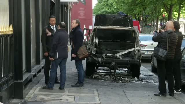 Jaf spectaculos la un magazin de lux din Franta. Hotii au intrat cu masina in cladire, apoi au fugit cu motocicletele