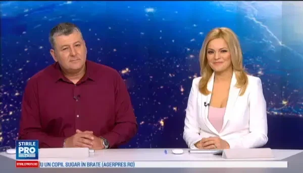 A vrut sa ii dea de mancare, dar maimuta a preferat sa ii ia telefonul. Moment amuzant la o gradina zoologica din China