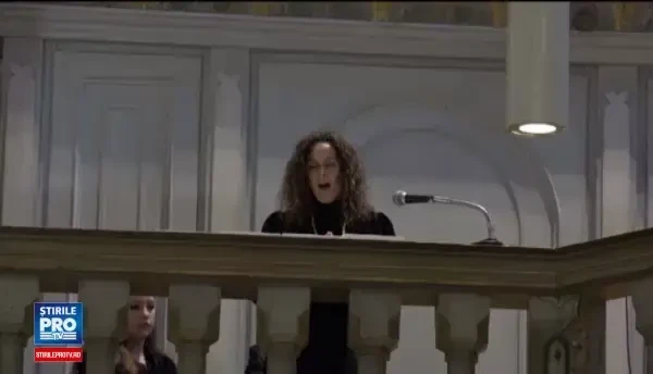 Sotia premierului Dacian Ciolos a cantat muzica sacra in Catedrala Romano-Catolica din Alba Iulia. Scopul evenimentului