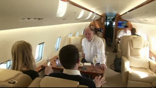 Solutia care te ajuta sa calatoresti mai ieftin la bordul unui avion privat. Cat costa o cursa Bucuresti - Barcelona