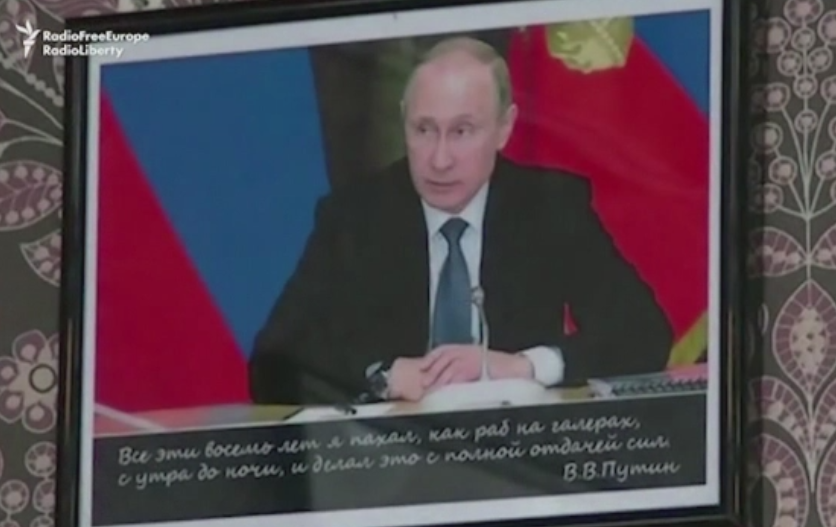 Vladimir Putin, imaginea a tot mai multe afaceri din Rusia. Cum arata "camera NATO" dintr-o cafenea deschisa in Krasnoiarsk