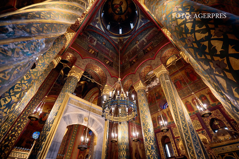 Zeci de mii de oameni au participat la slujbele de Inviere din toata tara. Mesajul de Paste al lui Klaus Iohannis: FOTO