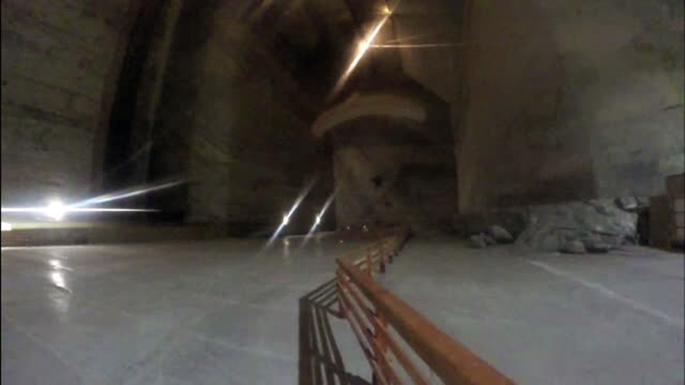 Record de zbor cu parapanta SUB PAMANT, reusit de doi romani. "E frumusetea fluturelui care zboara in borcan"