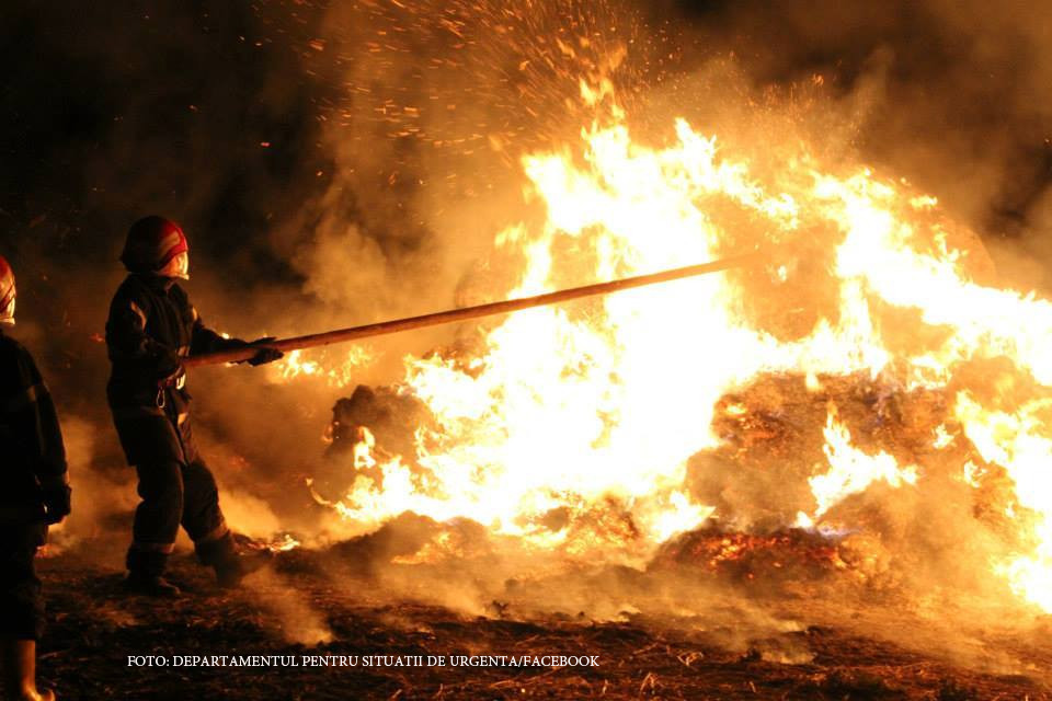 Incendiu in seara de Inviere In Poiana Brasov. Motivul pentru care trei cladiri au ars in doar cateva minute