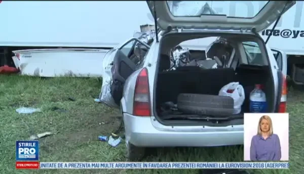 Grav accident la intrarea in Arad. Un barbat a murit dupa ce masina sa a fost izbita de un TIR