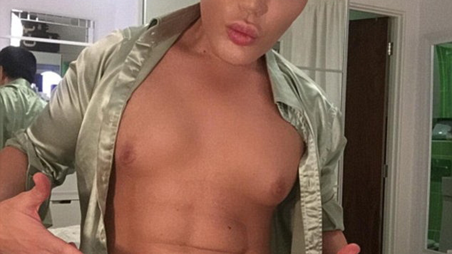 A cheltuit sute de mii de dolari in 10 ani pentru a deveni