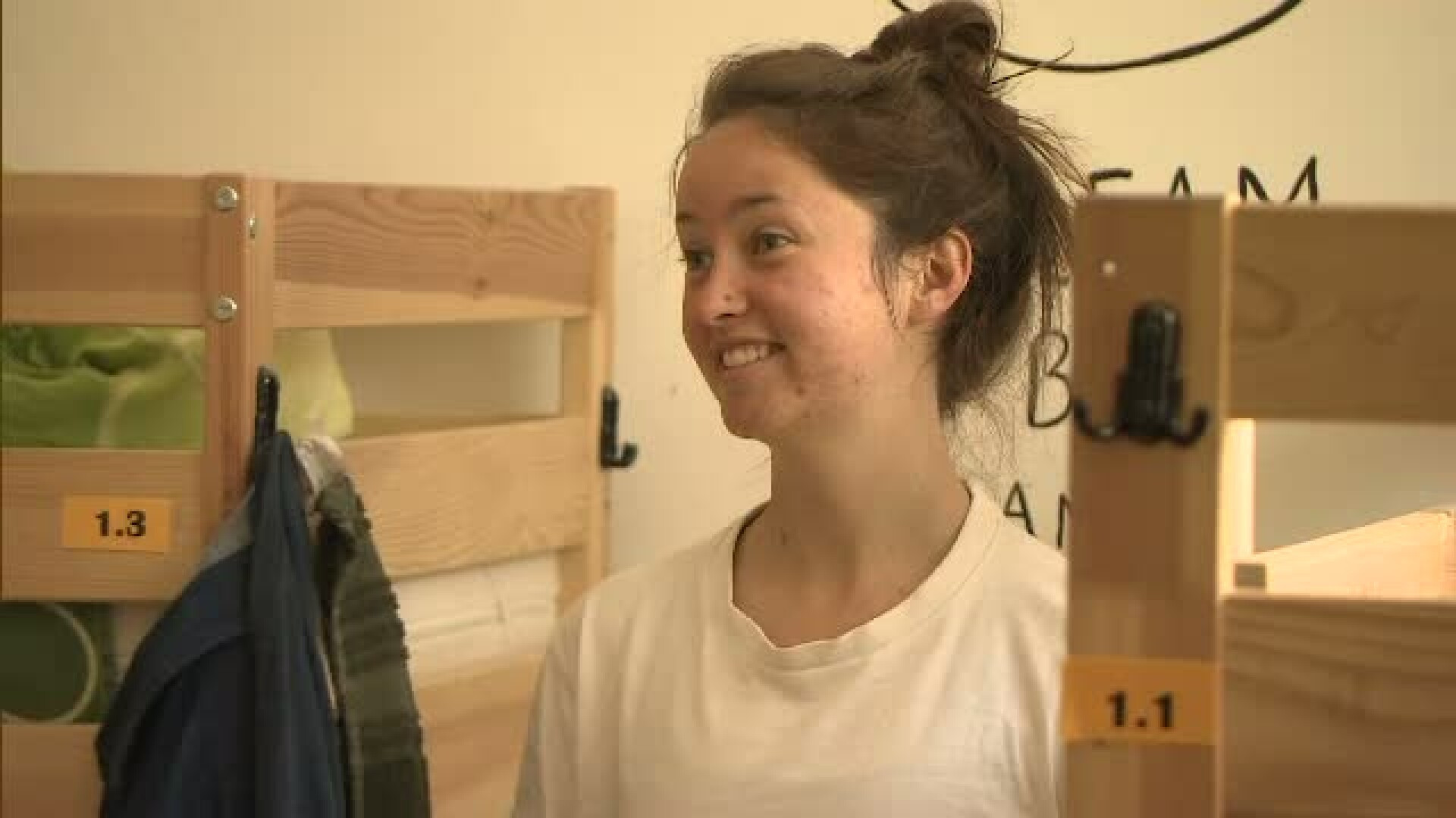 Hostelurile din Romania, din ce in ce mai cautate de turistii straini. Doi irlandezi explica de ce au ales o astfel de cazare