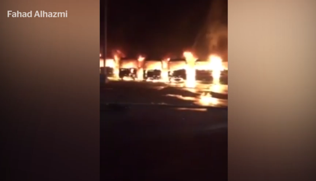 Muncitorii de la fabrica tatalui fostului lider al-Qaida au incendiat 50 de autobuze. Motivul protestelor violente