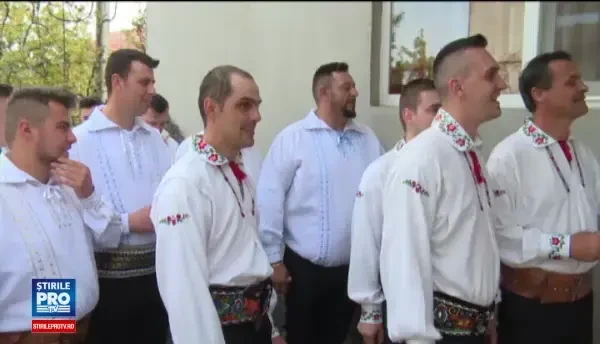 Fetele au fost udate in a doua zi de Paste in satele din Ardeal