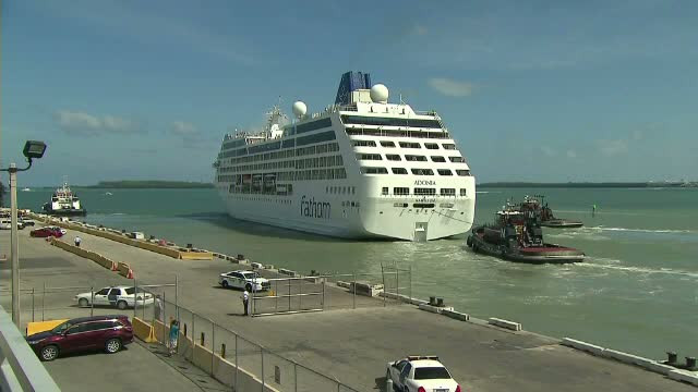 Primul vas american care ajunge in Cuba in ultimii 40 de ani. Cum au fost intampinati turistii din SUA