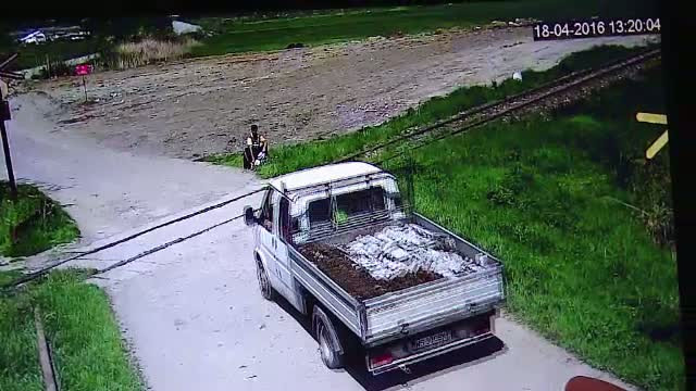 Au filmat un sofer cum arunca gunoiul din masina intr-o padure. Ce amenda a primit dupa ce au aratat imaginile Politiei